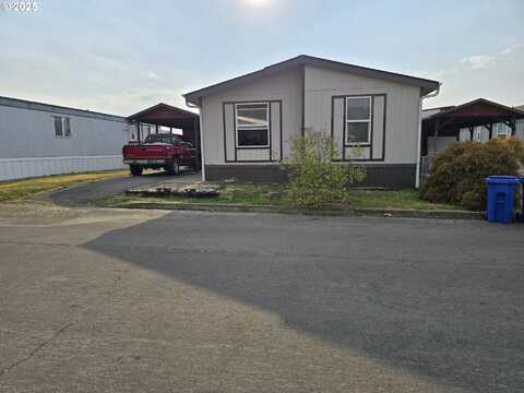 33 MANOR LOOP, Roseburg, OR 97471