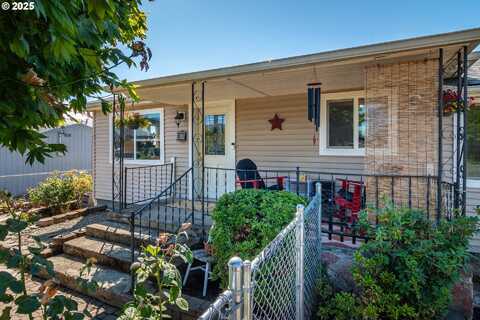 68 NW ROSE ST, Winston, OR 97496