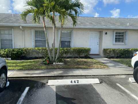 442 Franconia Circle, Lake Worth, FL 33467