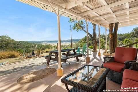 13812 PR 37, Lakehills, TX 78063