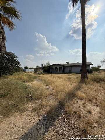 81 Martinez Lane, Carrizo Springs, TX 78834