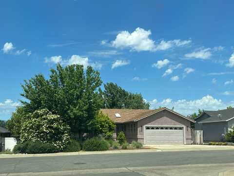 2100 Hacienda Street, Redding, CA 96003