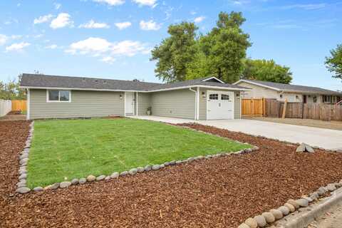 193 N Deanjou Avenue, Eagle Point, OR 97524