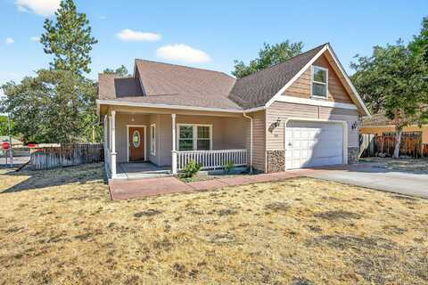 19 Pine Court, Eagle Point, OR 97524