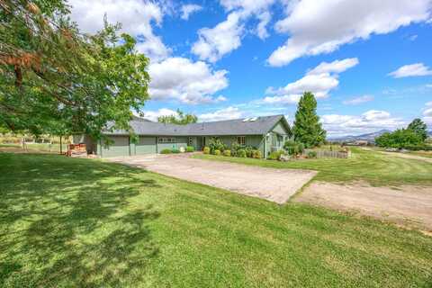 941 Beeson Lane, Talent, OR 97540