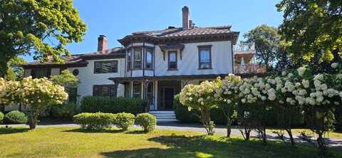 46 Chastellux Avenue, Newport, RI 02840