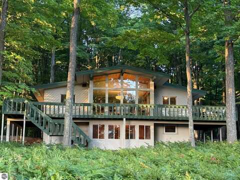 4390 Ridge Run, Bellaire, MI 49615