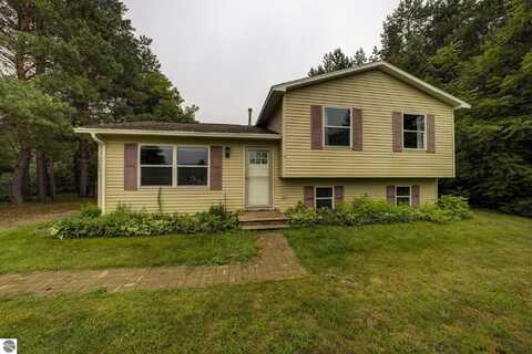 3220 Bowerman Road, Kingsley, MI 49649