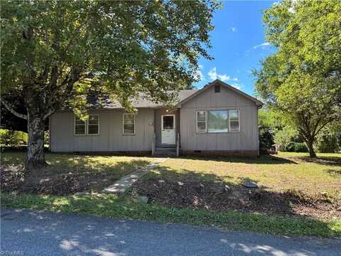 138 Peacehaven Circle, Mount Airy, NC 27030