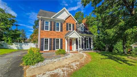 1804 Larkhill Court, Kernersville, NC 27284