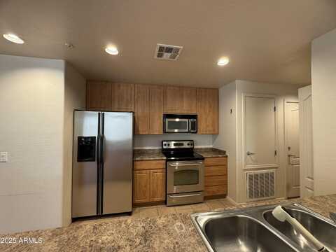 705 W QUEEN CREEK Road, Chandler, AZ 85248
