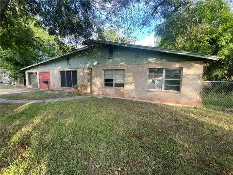 218 Cheeves Avenue, Port Lavaca, TX 77979