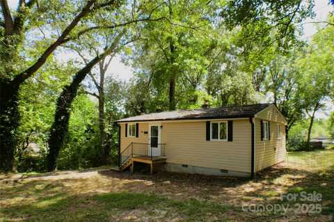 216 E Georgia Avenue, Bessemer City, NC 28016