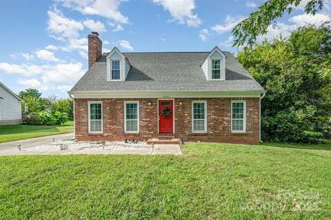 2424 Castlecomer Drive, Charlotte, NC 28262
