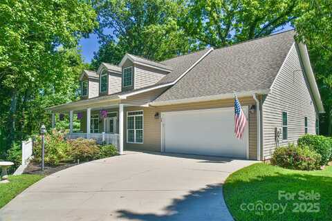 34 Waterbury Court, Hendersonville, NC 28791