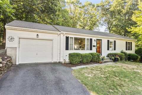 42 Fairwood Farms Drive, West Hartford, CT 06107