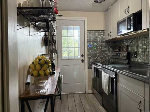 112 Trolley Crossing Lane, Middletown, CT 06457