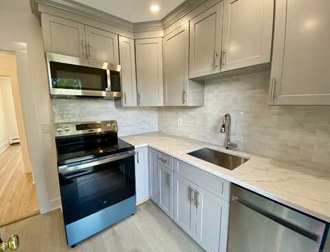 40 East Maple Street, New Canaan, CT 06840