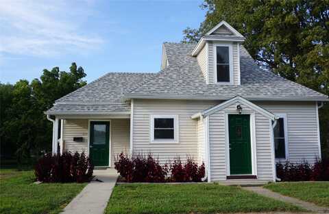 513 W Hutchings Street, Winterset, IA 50273