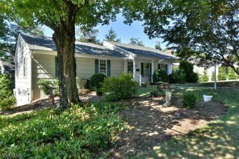 1 Zimmerman Ct, Midland Park Boro, NJ 07432