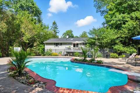 2 Cedar Ct, Washington, NJ 07853