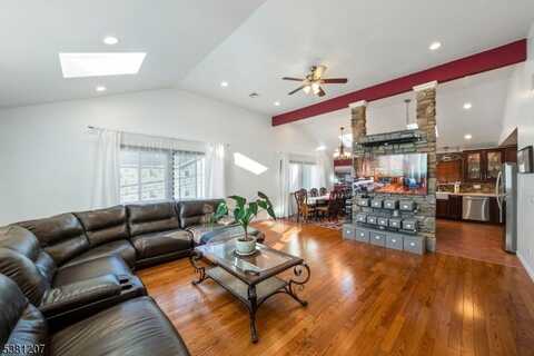 320 Dixon Ave, Paterson, NJ 07501