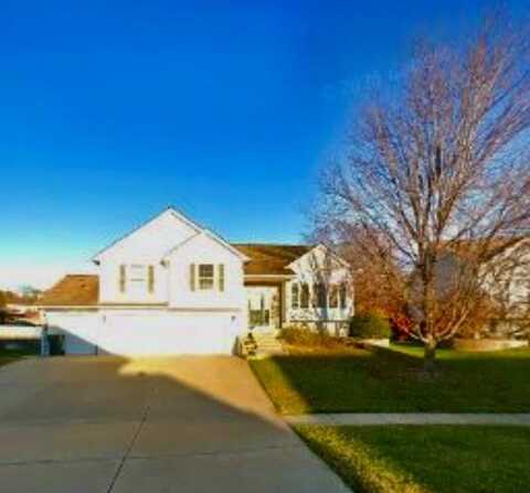 542 Creekside Court, Lansing, KS 66043