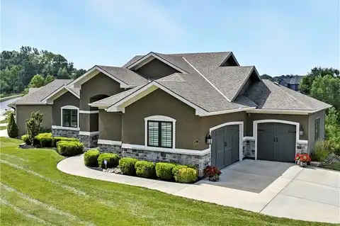 9649 Apple Blossom Lane, Parkville, MO 64152