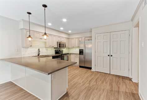 674 ST AUGUSTINE, Memphis, TN 38104