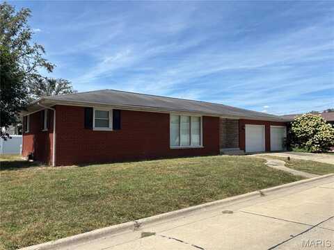 325 N Walnut Street, Breese, IL 62230