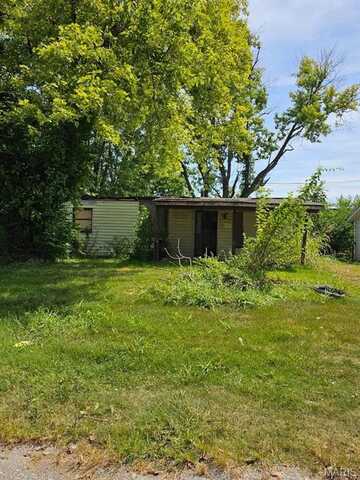 114 St Barbara Lane, Cahokia, IL 62206