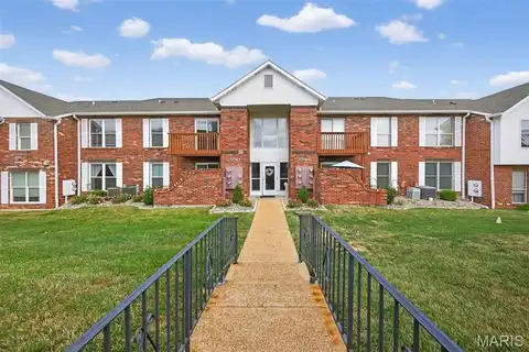 2550 Coppergate Square Drive, Saint Louis, MO 63129