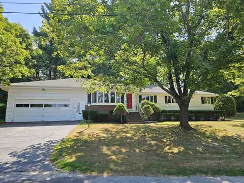 15 Pineland Street, Lewiston, ME 04240