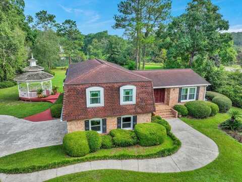304 Clubview Dr, Moultrie, GA 31768