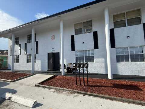 237 W Blue Heron Blvd, Riviera Beach, FL 33404