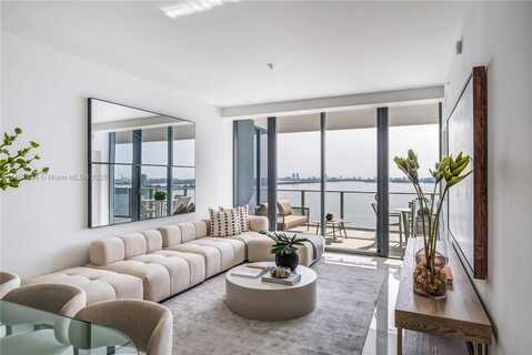 700 NE 24 St, Miami, FL 33137