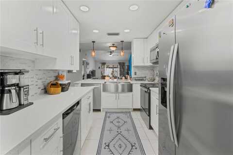 230 SW 97th Ter, Pembroke Pines, FL 33025