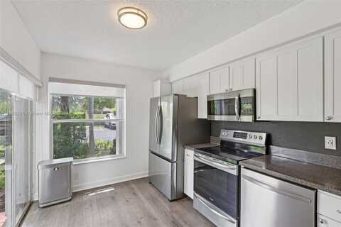 3239 NW 44th St, Oakland Park, FL 33309