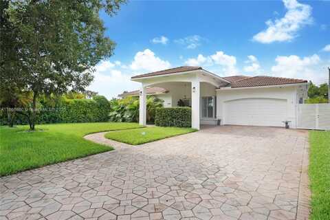 10040 NW 28th Ter, Doral, FL 33172