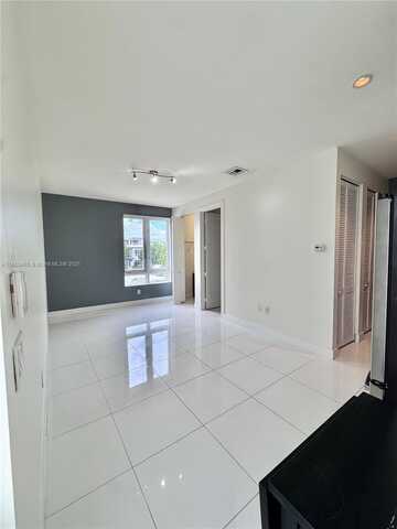 10426 NW 64th Ter, Doral, FL 33178