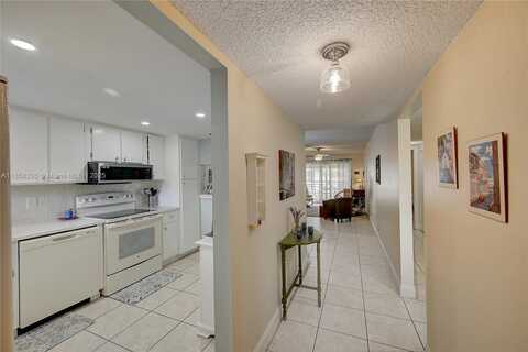 3186 Via Poinciana, Lake Worth, FL 33467