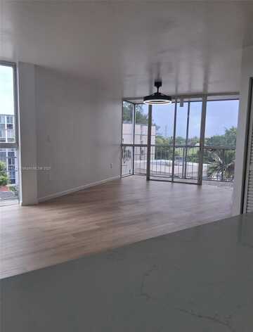 7035 NW 186th St, Hialeah, FL 33015