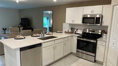 6749 Broadwater Ln, Lake Worth, FL 33467