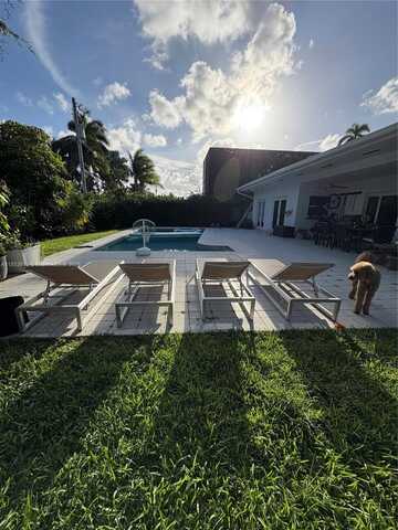 1990 NE 197th Ter, Miami, FL 33179