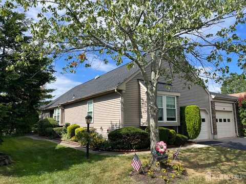 8-b John Paul Jones Drive, Monroe, NJ 08831