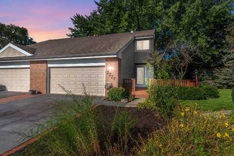 2227 E Excalibur Ct, Oak Creek, WI 53154