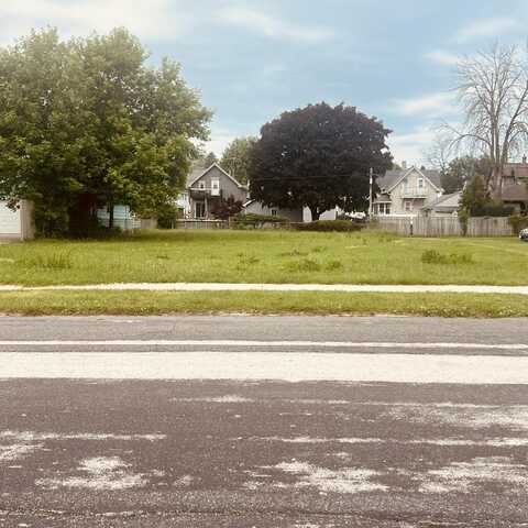 1220 S 11th St, Manitowoc, WI 54220
