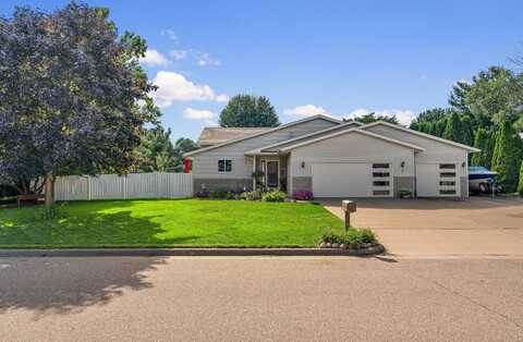 504 Ryan St, Holmen, WI 54636