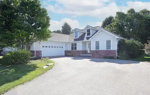 413 Maple Ln, Williams Bay, WI 53191