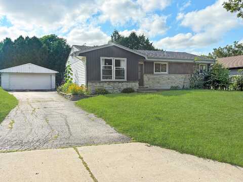 4381 S 37th St, Greenfield, WI 53221